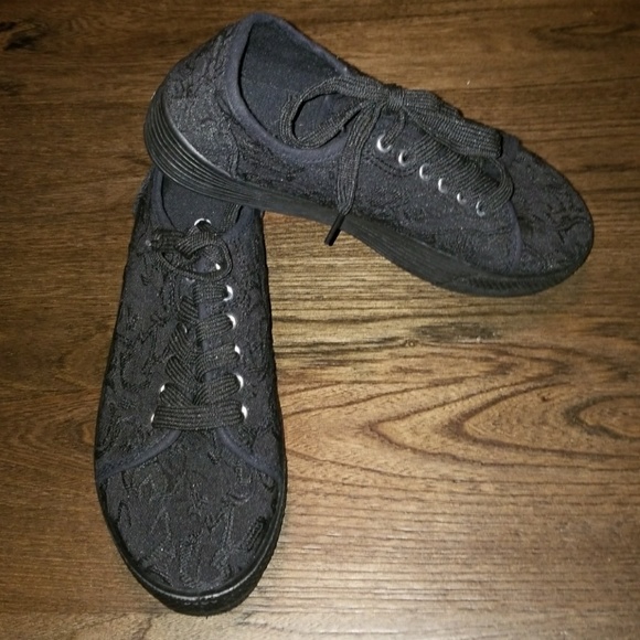 on cloudventure women's